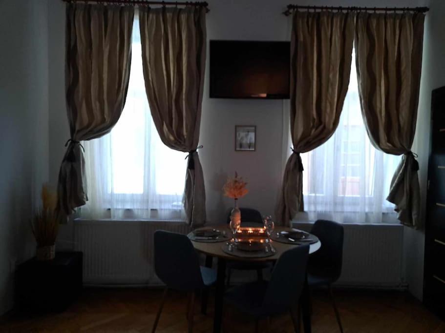 Sofia'S Home Comfy Studio In The Old Town Брашов Екстериор снимка