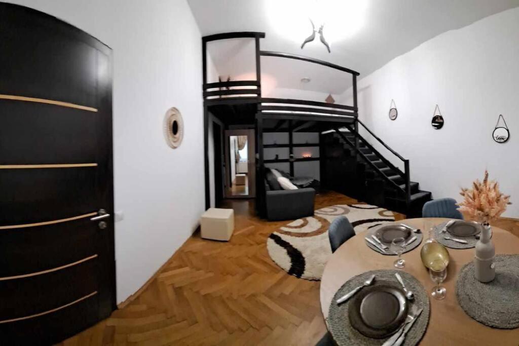 Sofia'S Home Comfy Studio In The Old Town Брашов Екстериор снимка