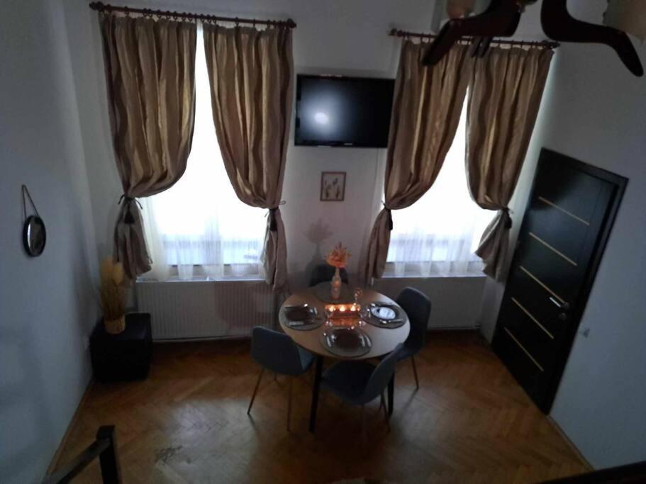 Sofia'S Home Comfy Studio In The Old Town Брашов Екстериор снимка