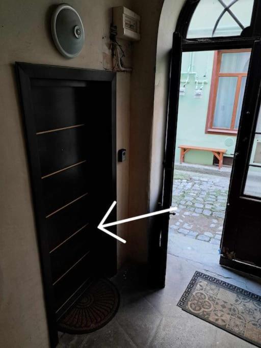 Sofia'S Home Comfy Studio In The Old Town Брашов Екстериор снимка